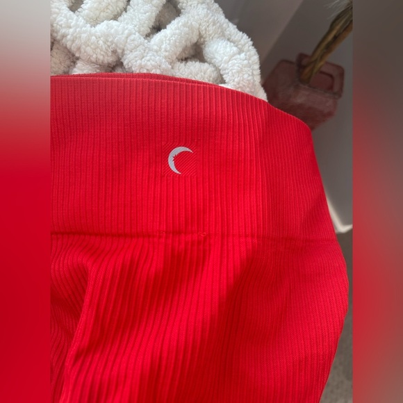 Women’s ribbed red ZYIA activewear shorts - Picture 5 of 5